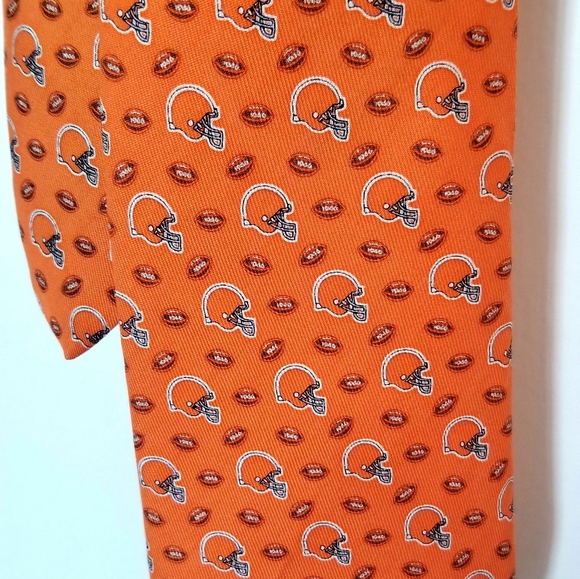 Vineyard Vines Cleveland Browns Silk Tie - Picture 2 of 5